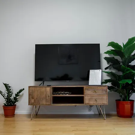 Apartment Newly Built With Balcony, Ac And Free Indoor Garage Prague