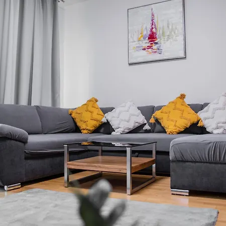 Apartment Newly Built With Balcony, Ac And Free Indoor Garage Prague
