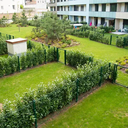Apartment Newly Built With Balcony, Ac And Free Indoor Garage Prague