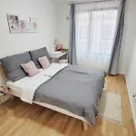 Newly Built With Balcony, Ac And Free Indoor Garage 公寓