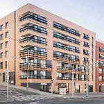 公寓 Newly Built With Balcony, Ac And Free Indoor Garage *