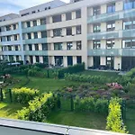 Newly Built With Balcony, Ac And Free Indoor Garage 公寓