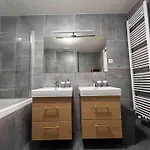 Newly Built With Balcony, Ac And Free Indoor Garage 公寓