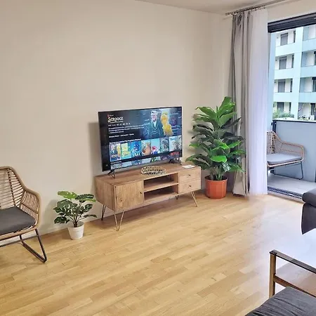 Newly Built With Balcony, Ac And Free Indoor Garage Apartamento *