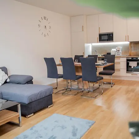 Lejlighed Newly Built With Balcony, Ac And Free Indoor Garage Prag