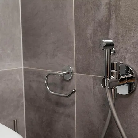 Apartamento Newly Built With Balcony, Ac And Free Indoor Garage Praga